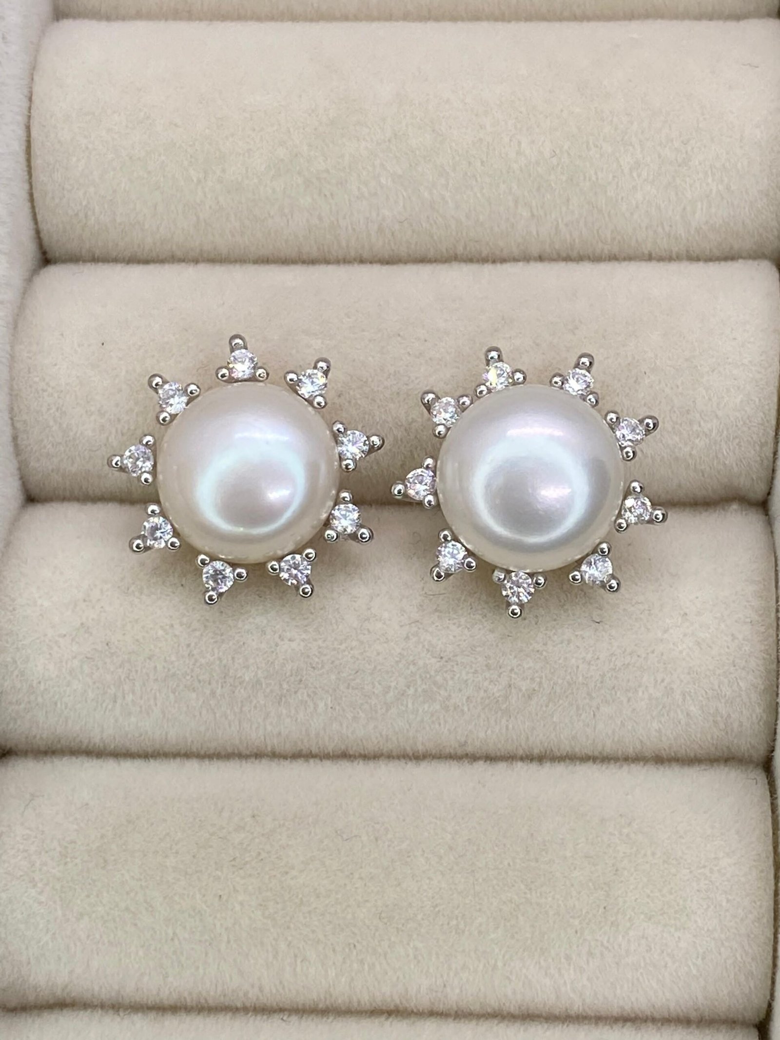 Brinco Pérola Sol Zircônia