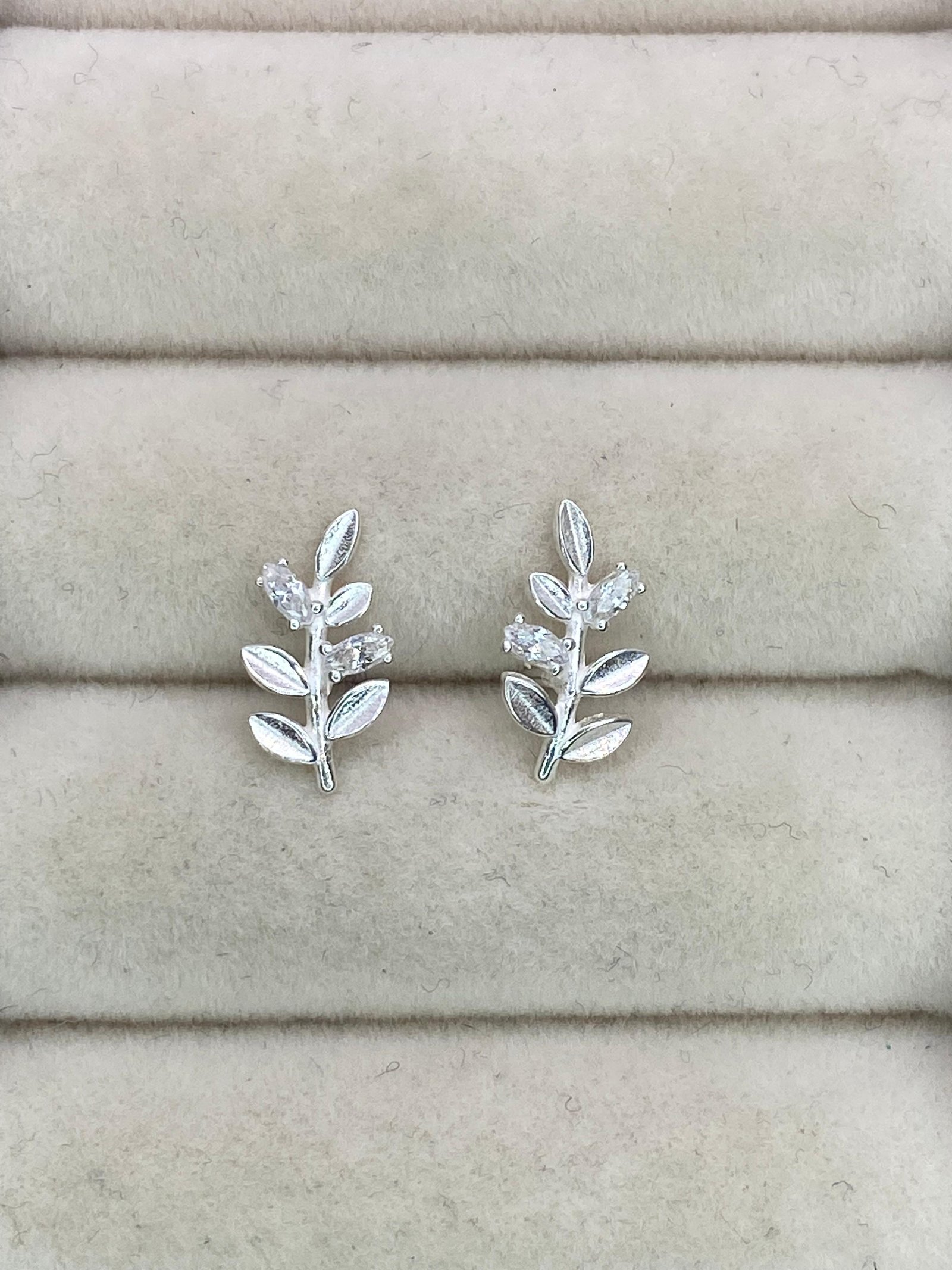 Brinco Folha Zircônia