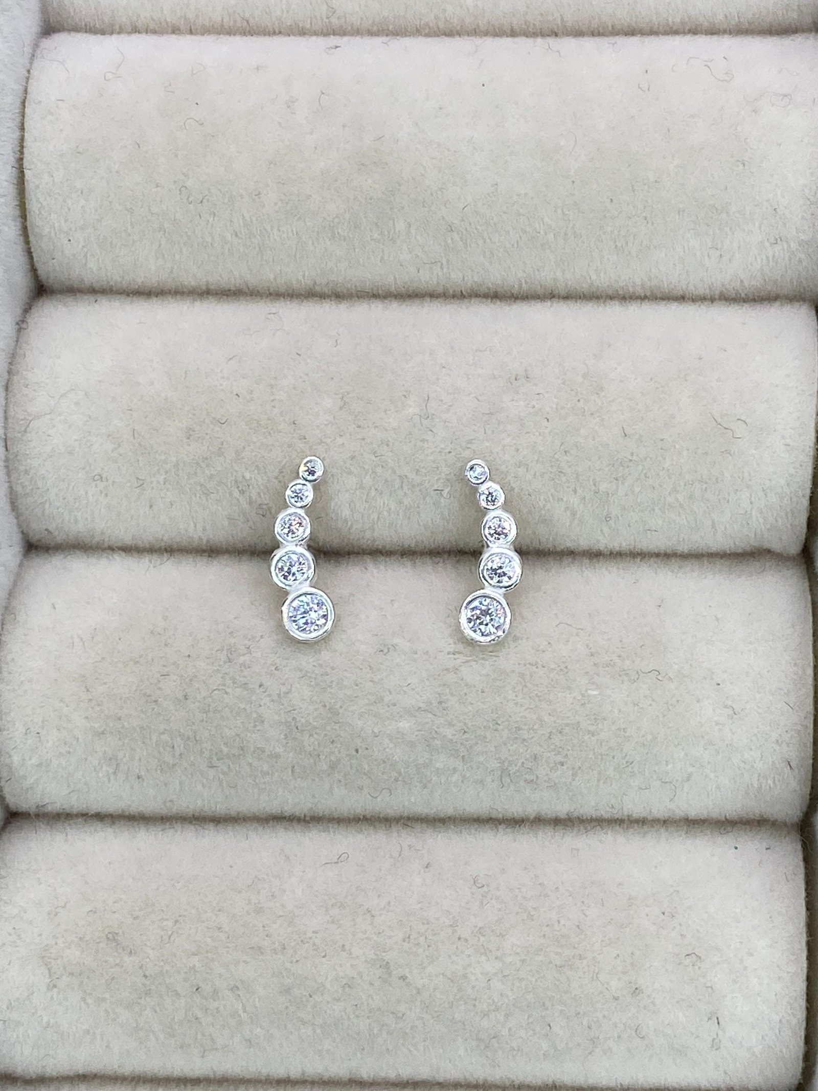Brinco Mini Earcuff  Zirconias