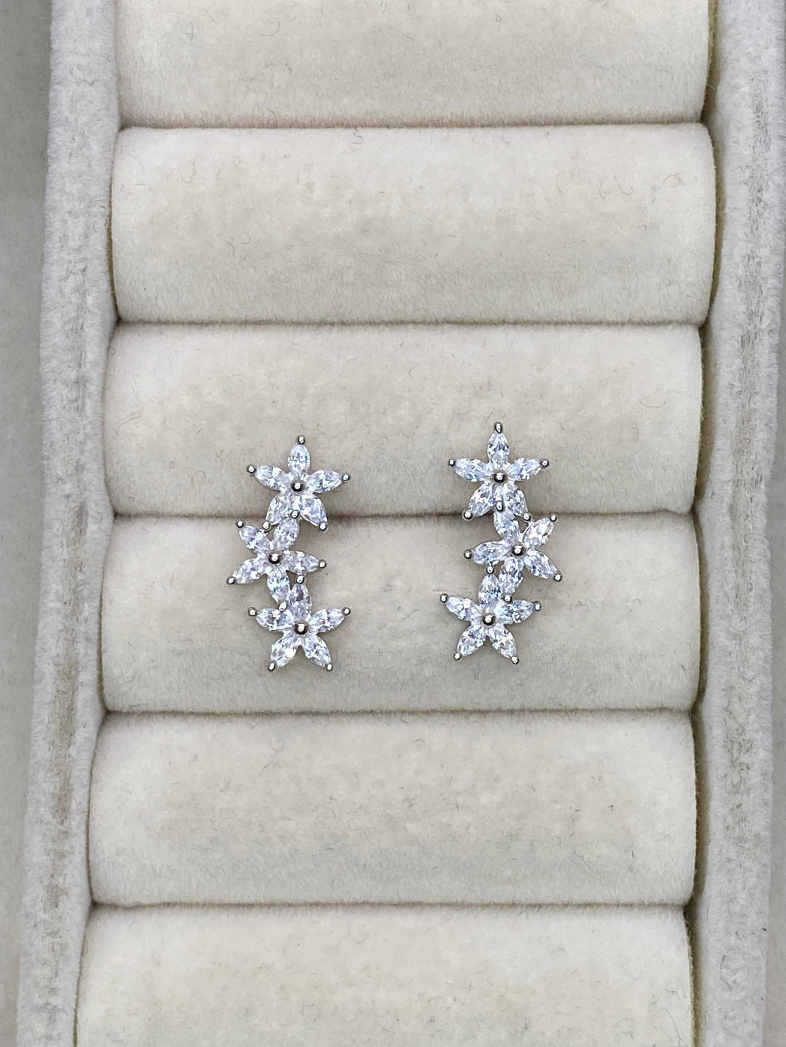 Brinco Earcuff 3 Flores