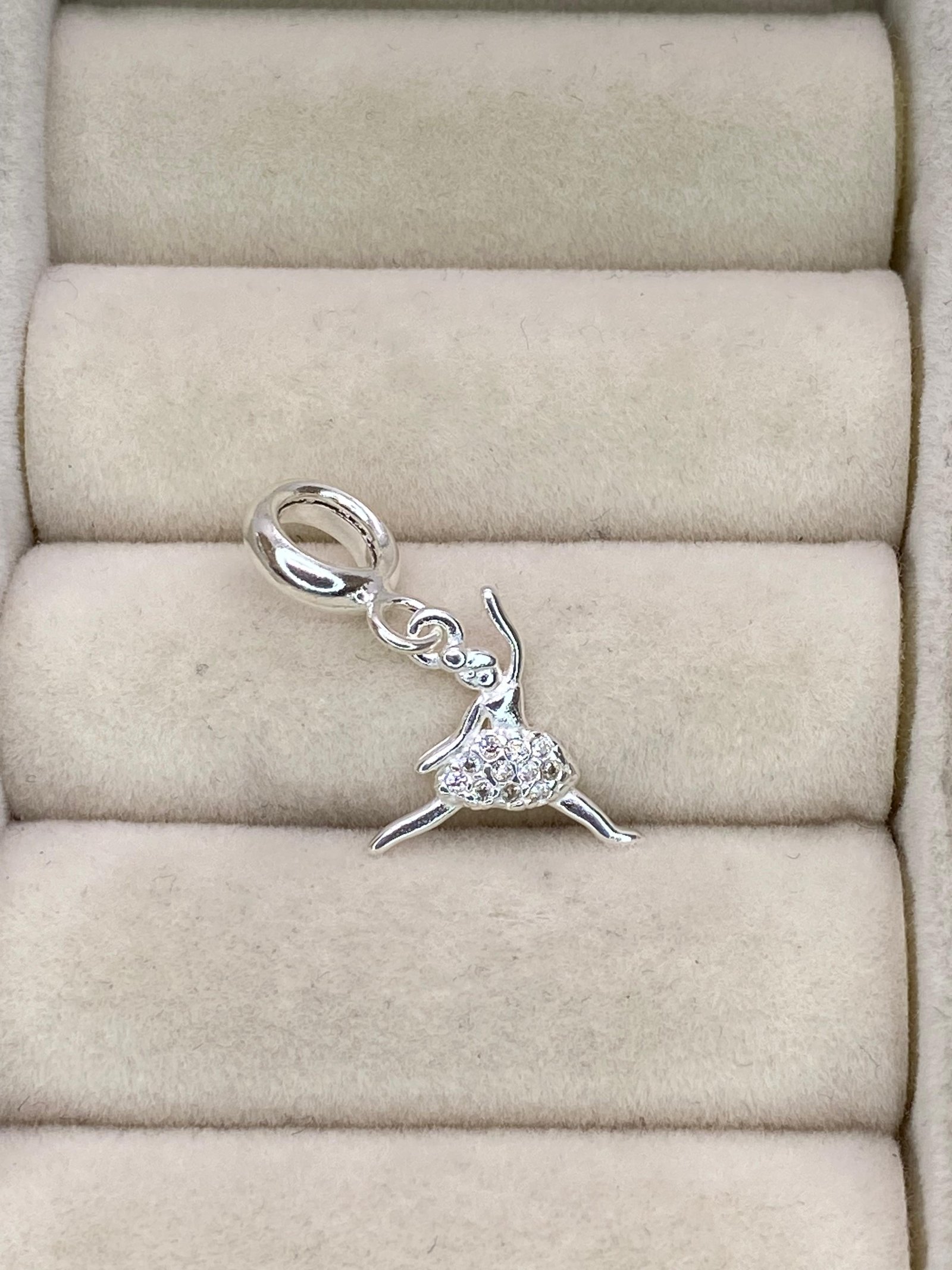 Berloque Bailarina Cravejado