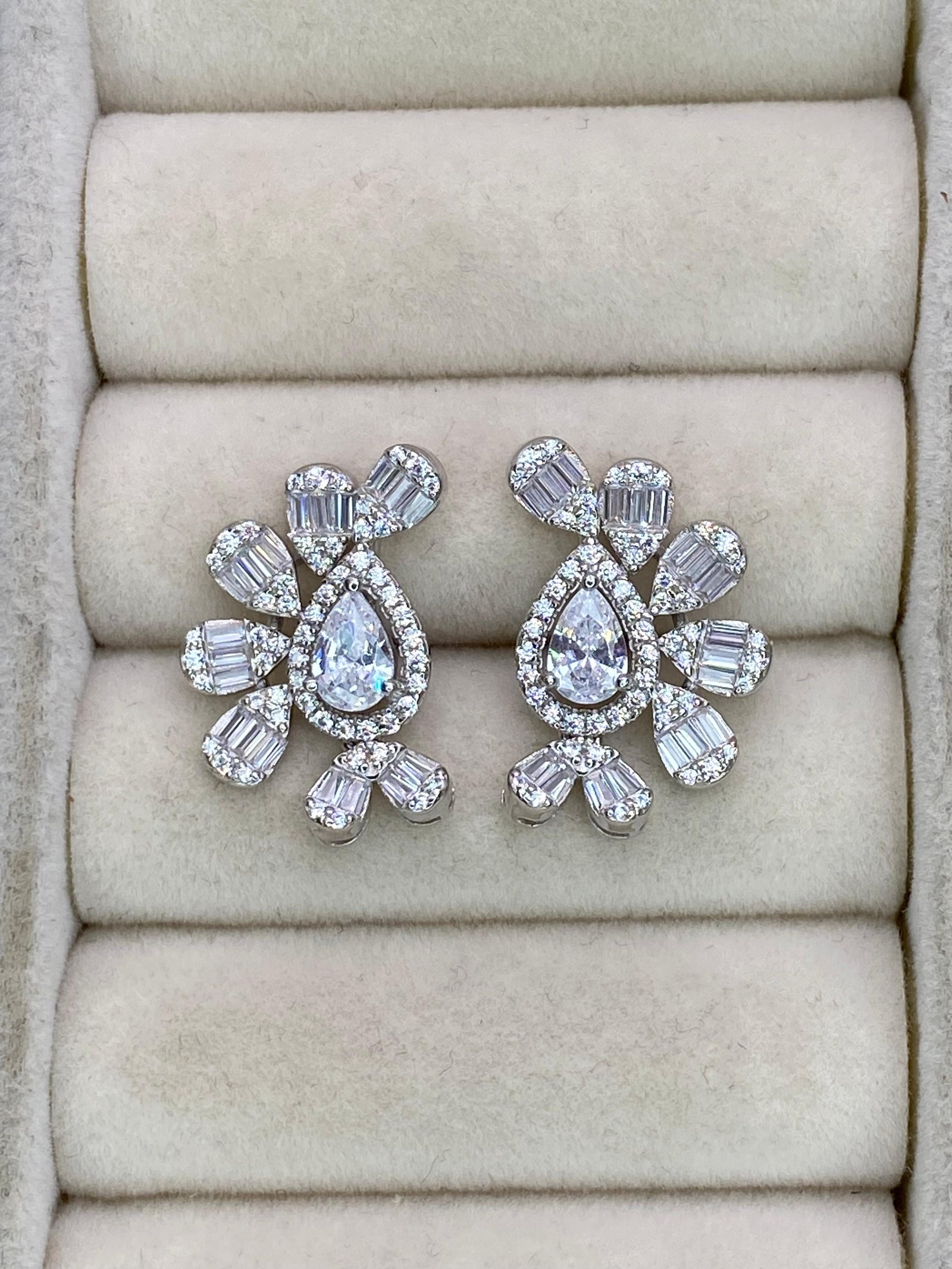 Brinco Earcuff Gotas