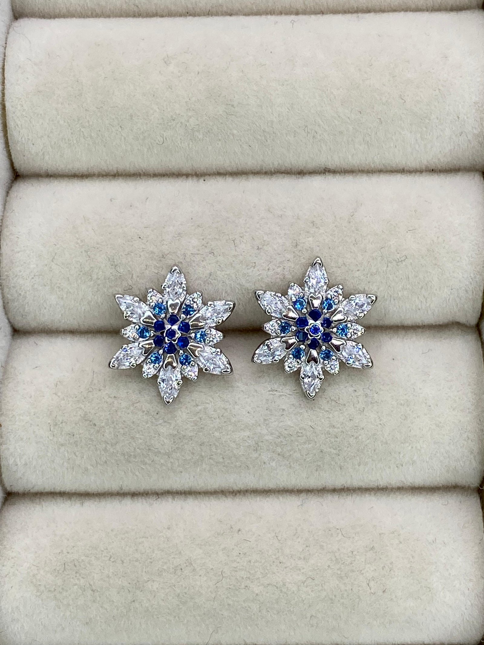 Brinco Floco Neve Cristal e Safira