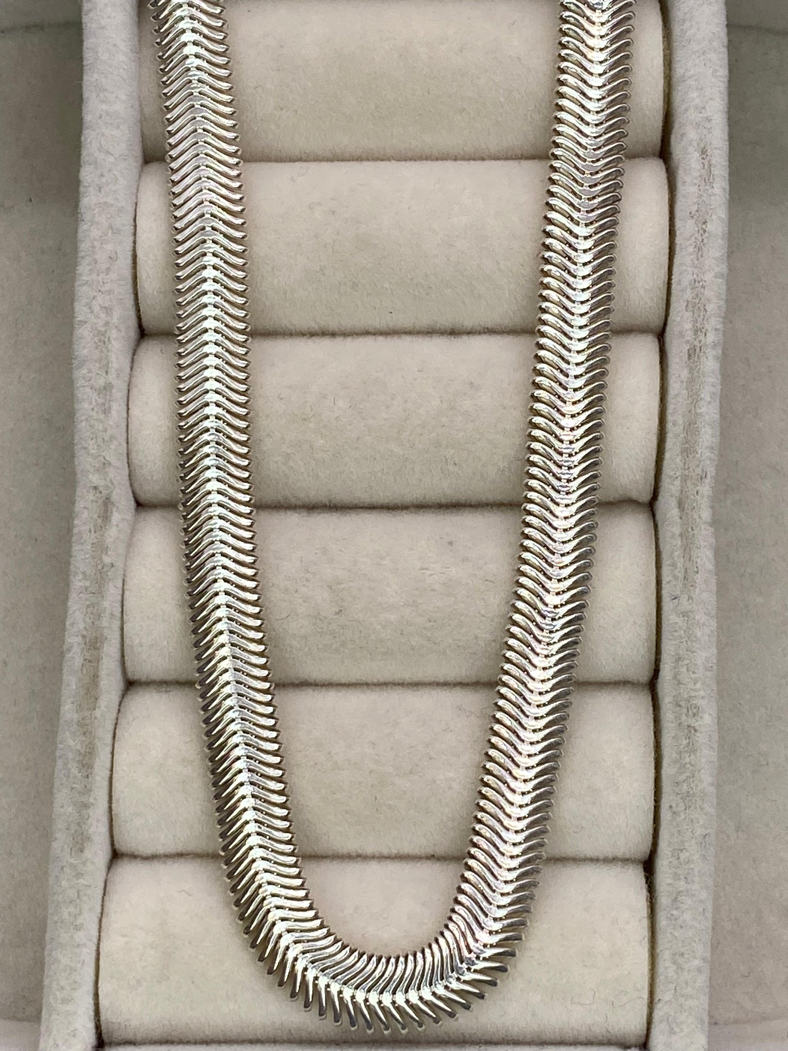 Colar Corrente Lacraia