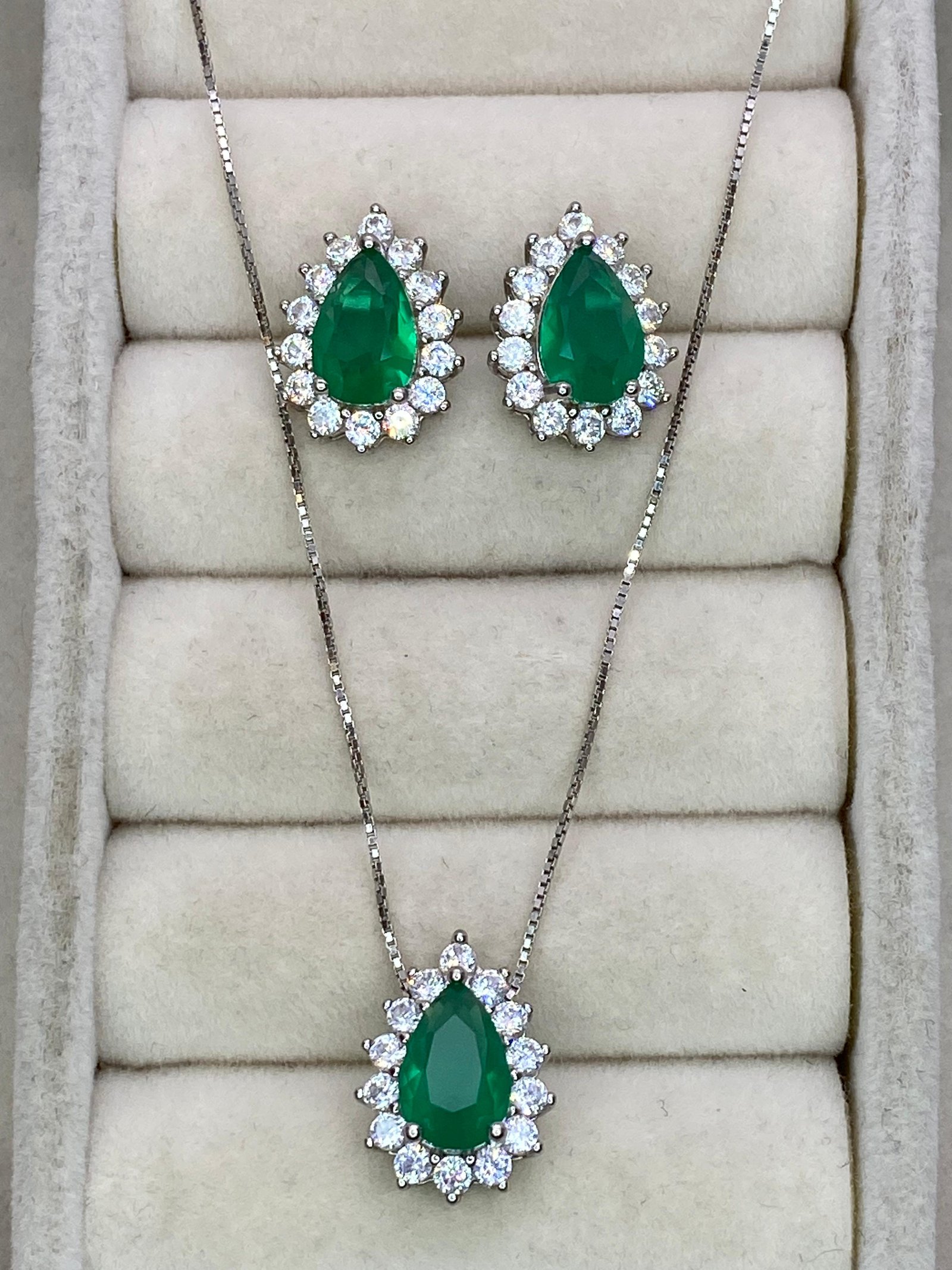 Conjunto Gota Esmeralda com zircônias