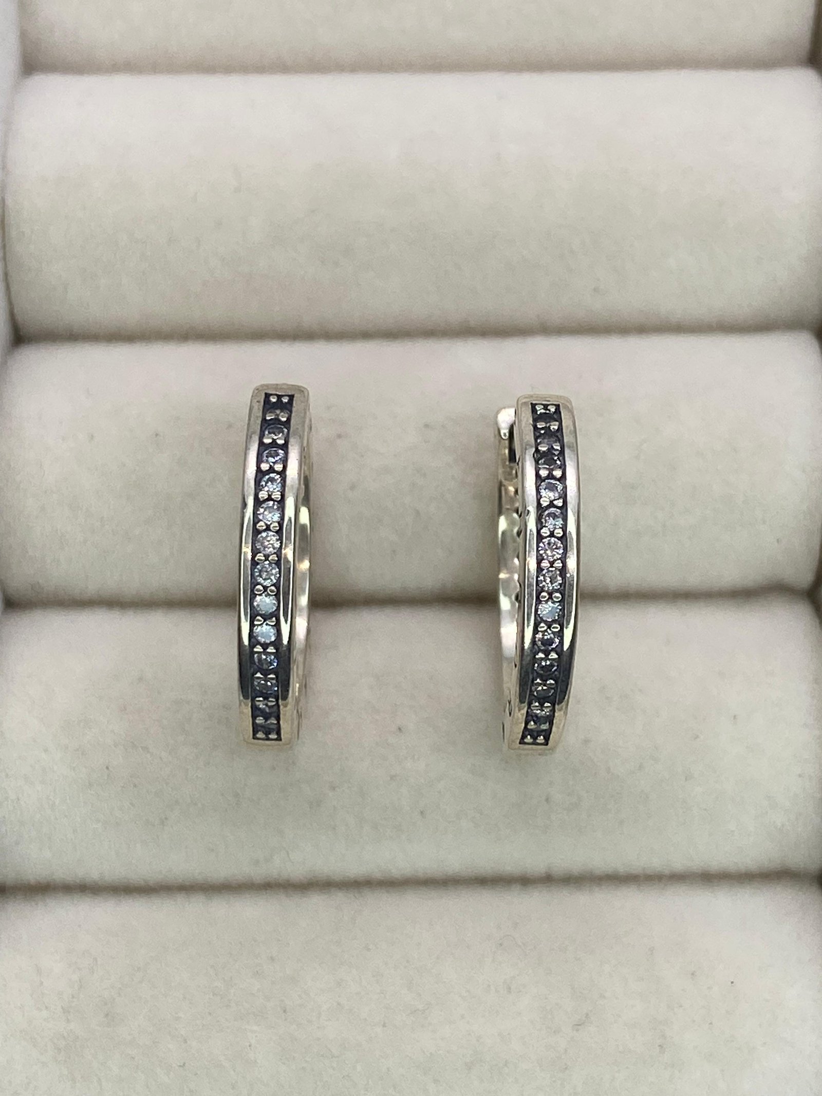 Brinco Argola cravejada click