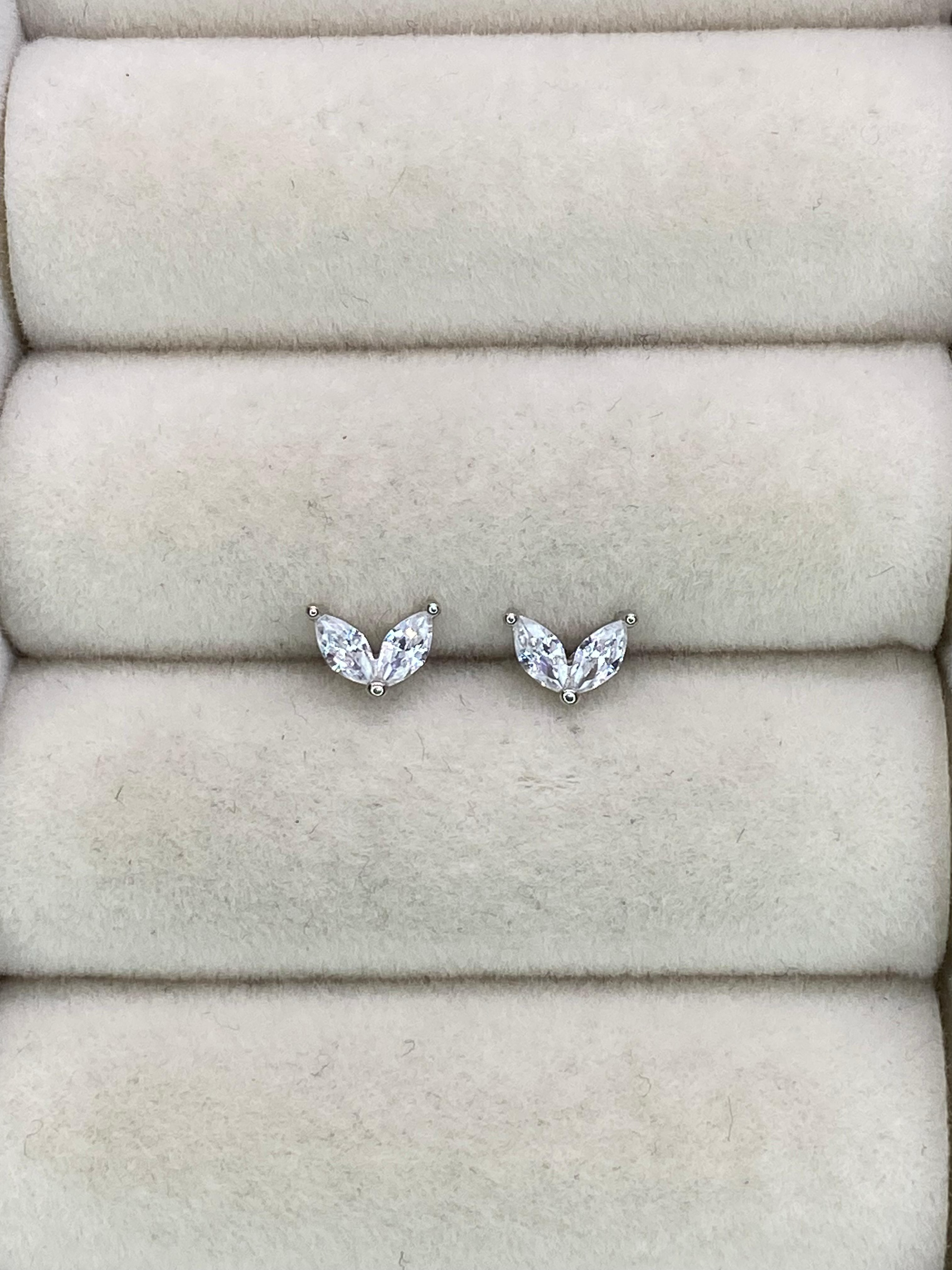 Brinco Zircônia Navete Branco