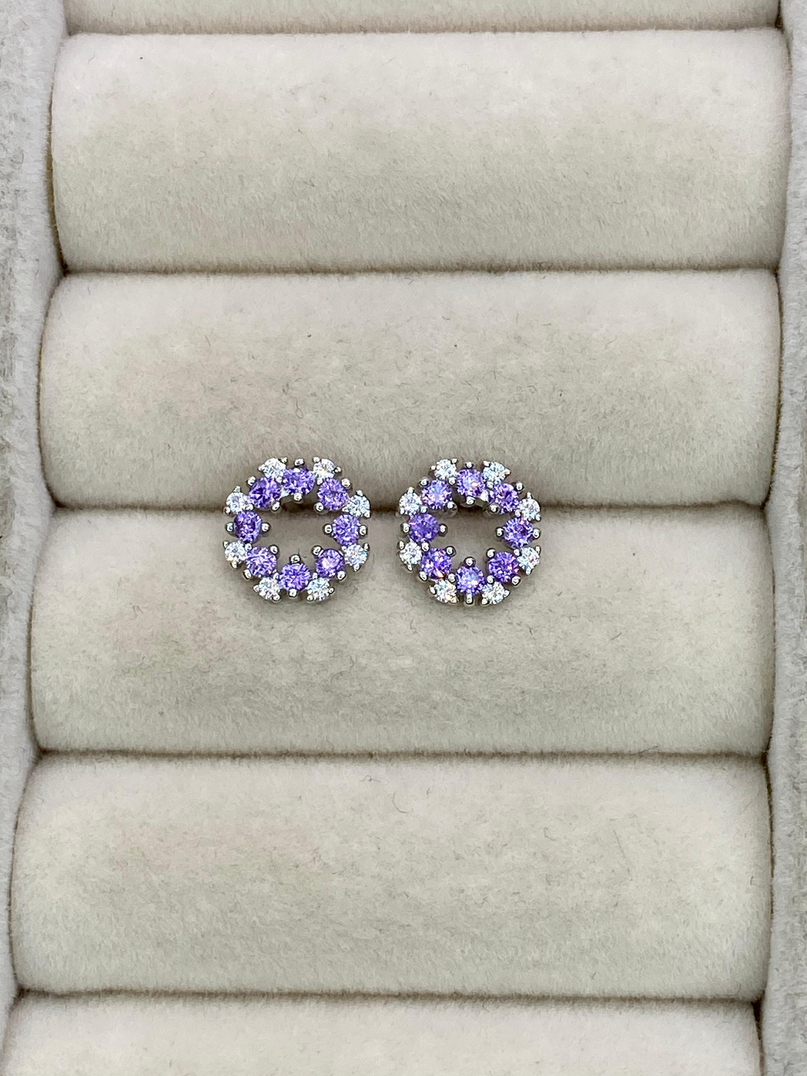 Brinco Círculo zircônia lavanda e branca