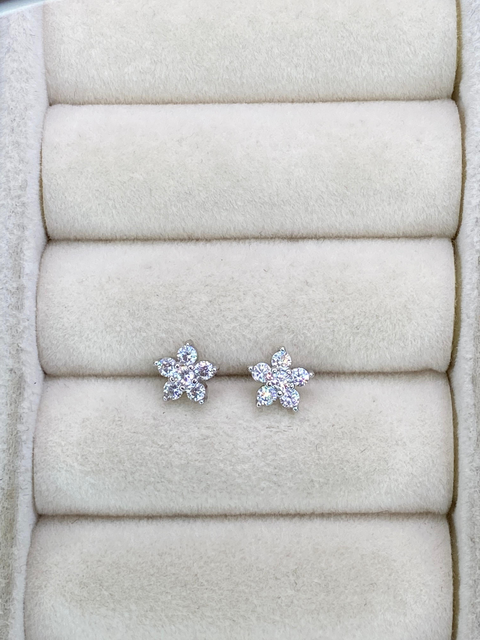 Brinco Flor zircônia