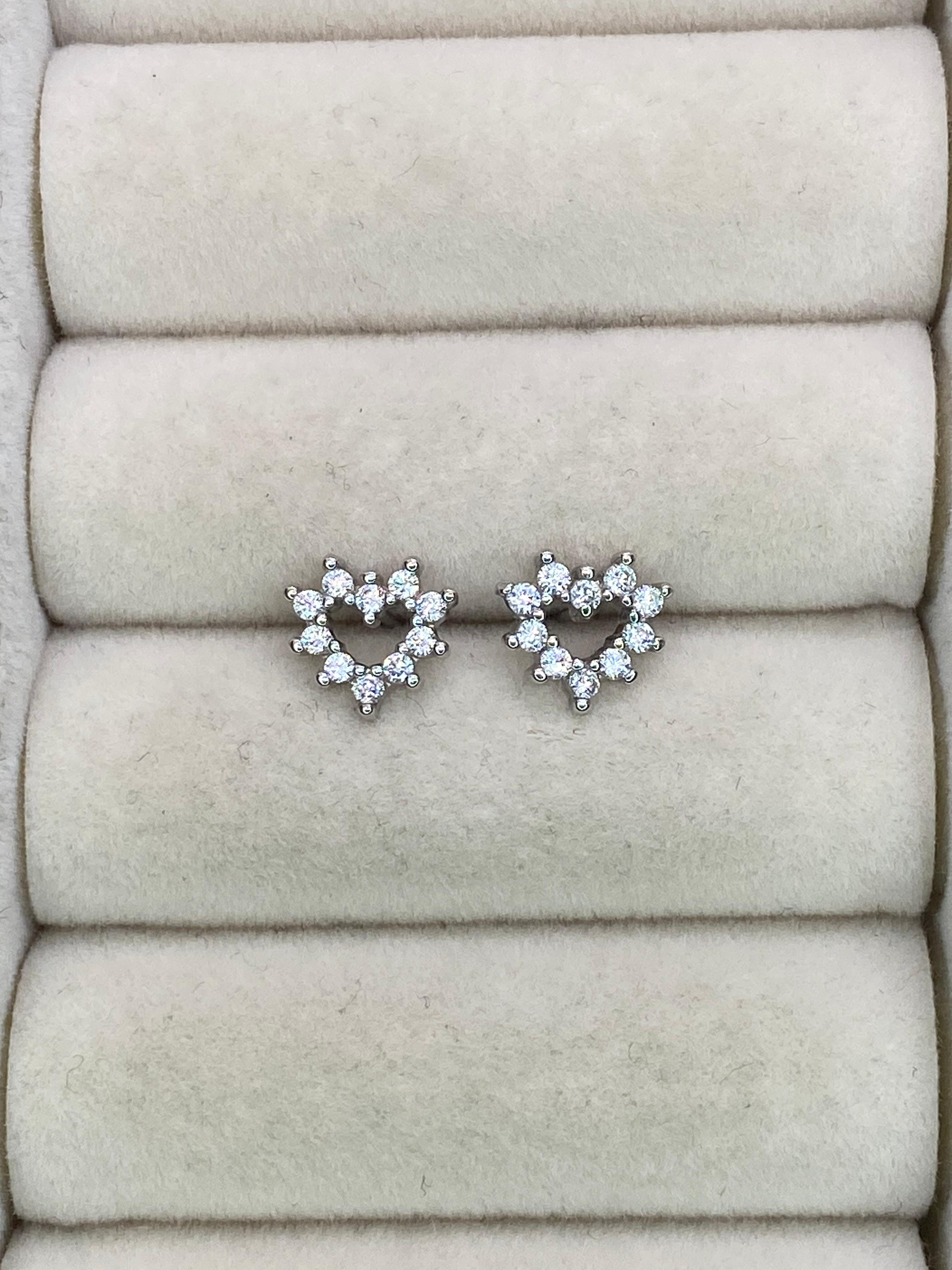 Brinco Coração Mini zircônia