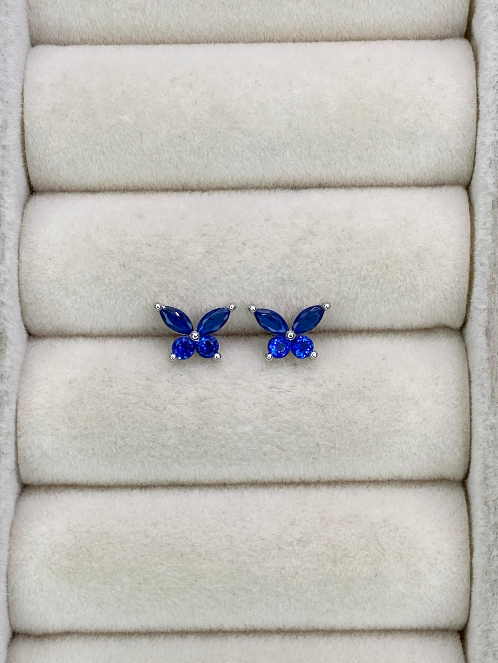 Brinco Borboleta Navete Azul